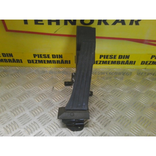 PEDALA ACCELERATIE BMW SERIA 3 E90 2.0 d ,AN 2005-2011 ! PEDALA ACCELERATIE BMW SERIA 3 E90 2.0 d ,AN 2005-2011 !