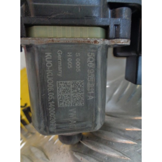 MOTORAS MACARA STANGA SPATE VOLKSWAGEN GOLF VII ,  2013-2016
