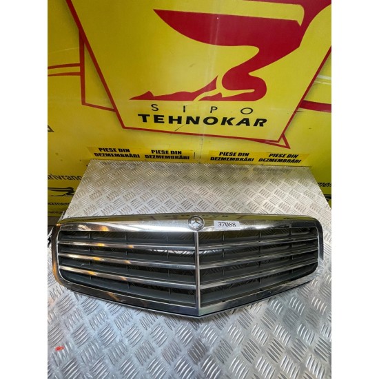 GRILA RADIATOR MERCEDES BENZ CLASA C ,W204 ,AN 2007-2014 !