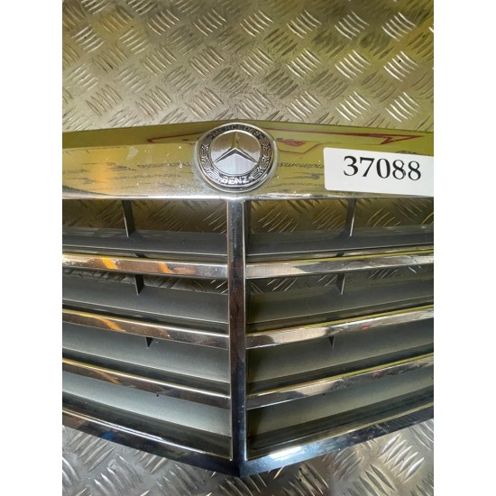 GRILA RADIATOR MERCEDES BENZ CLASA C ,W204 ,AN 2007-2014 !