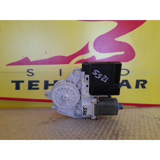 MOTORAS MACARA DREAPTA AUDI A3 COUPE , 3 USI MOTORAS MACARA DREAPTA AUDI A3 COUPE , 3 USI