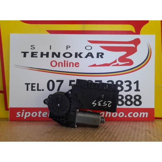 MOTORAS MACARA DREAPTA FATA PORSCHE CAYENNE 2003-2011 MOTORAS MACARA DREAPTA FATA PORSCHE CAYENNE 2003-2011