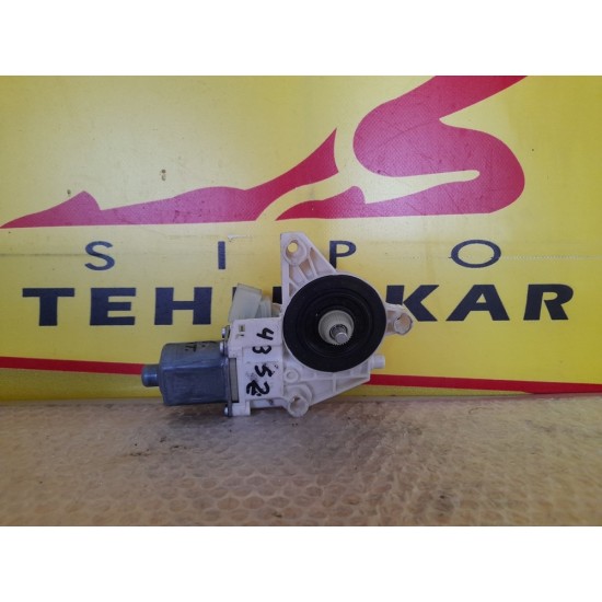 MOTORAS MACARA STANGA FATA MERCEDES CLASA E 2009-2016