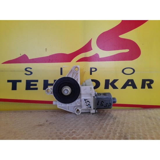 MOTORAS MACARA DREAPTA FATA MERCEDES CLASA E 2009-2016 MOTORAS MACARA DREAPTA FATA MERCEDES CLASA E 2009-2016