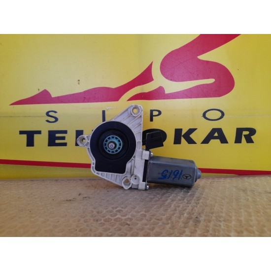 MOTORAS MACARA DREAPTA FATA MERCEDES CLASA B 2004-2011 MOTORAS MACARA DREAPTA FATA MERCEDES CLASA B 2004-2011