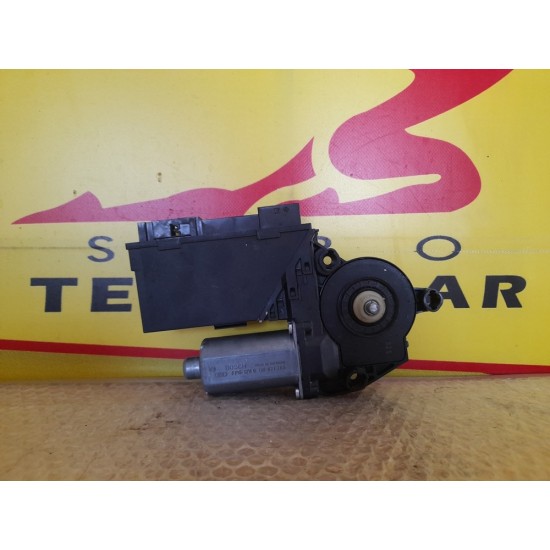 MOTORAS MACARA DREAPTA SPATE VOLKSWAGEN TOUAREG 2002-2011