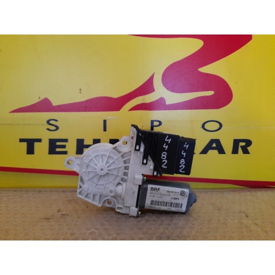 MOTORAS MACARA STANGA SPATE VOLKSWAGEN TOURAN 2003-2011 MOTORAS MACARA STANGA SPATE VOLKSWAGEN TOURAN 2003-2011