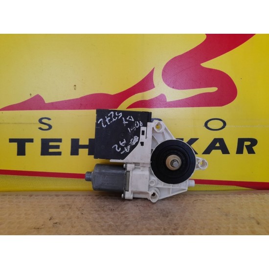 MOTORAS MACARA DREAPTA SPATE AUDI A2 2000-2007 MOTORAS MACARA DREAPTA SPATE AUDI A2 2000-2007
