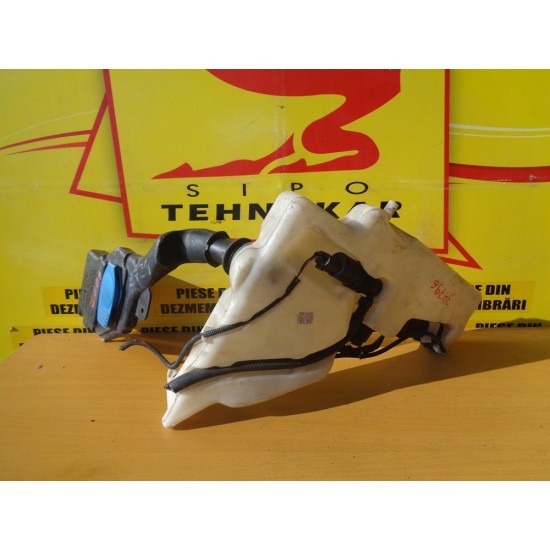 VAS LICHID PARBRIZ AUDI A4 B8, AN 2008-2015- CU SPALATOR FAR VAS LICHID PARBRIZ AUDI A4 B8, AN 2008-2015- CU SPALATOR FAR