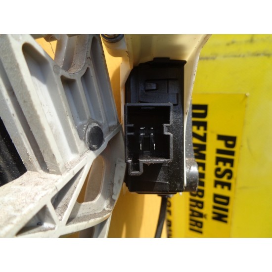 MACARA DREAPTA SPATE AUDI A4 B8, AN 2009-2015 - COMBI MACARA DREAPTA SPATE AUDI A4 B8, AN 2009-2015 - COMBI