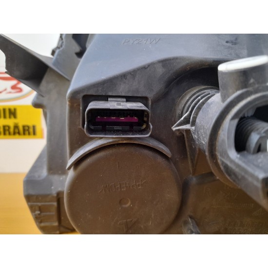 FAR DREAPTA DACIA DUSTER 2010-2013 FAR DREAPTA DACIA DUSTER 2010-2013