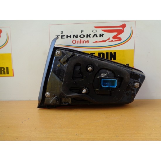 STOP STANGA PE HAION CU LED VOLKSWAGEN PASSAT B8 BREAK AN 2014-2017