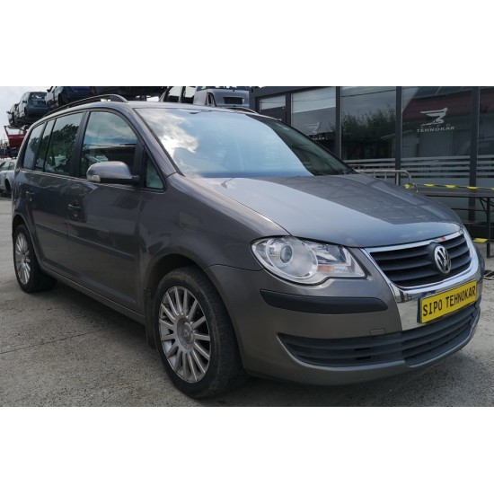 Dezmembram Volkswagen Touran 7 locuri (fabr 2007-2015), 1.9 TDI Dezmembram Volkswagen Touran 7 locuri (fabr 2007-2015), 1.9 TDI