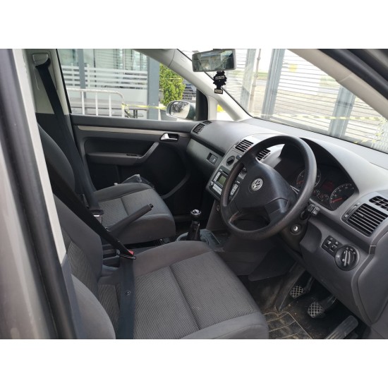 Dezmembram Volkswagen Touran 7 locuri (fabr 2007-2015), 1.9 TDI Dezmembram Volkswagen Touran 7 locuri (fabr 2007-2015), 1.9 TDI