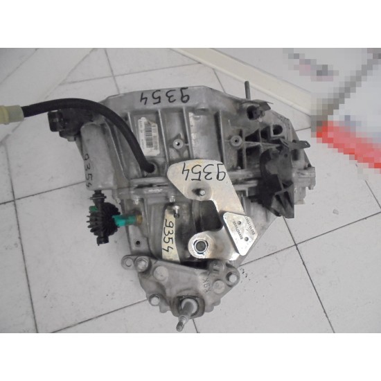 CUTIE 6 VITEZE DACIA DUSTER 1.5 DIESEL AN 2010-2017