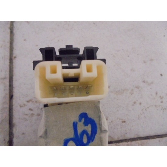 BUTON GEAM ELECTRIC DREAPTA FATA TOYOTA YARIS AN 2011-2016 BUTON GEAM ELECTRIC DREAPTA FATA TOYOTA YARIS AN 2011-2016