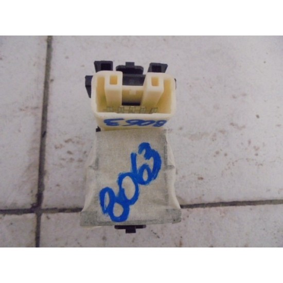 BUTON GEAM ELECTRIC DREAPTA FATA TOYOTA YARIS AN 2011-2016 BUTON GEAM ELECTRIC DREAPTA FATA TOYOTA YARIS AN 2011-2016