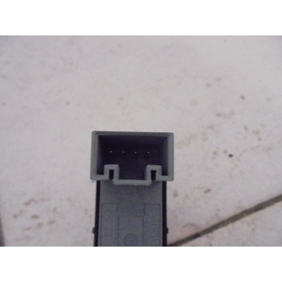 BUTON GEAM ELECTRIC DREAPTA FATA VOLKSWAGEN GOLF VI AN 2009-2012 BUTON GEAM ELECTRIC DREAPTA FATA VOLKSWAGEN GOLF VI AN 2009-2012