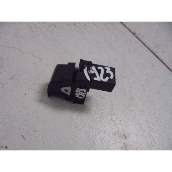 BUTON GEAM ELECTRIC DREAPTA FATA VOLKSWAGEN GOLF VI AN 2009-2012 BUTON GEAM ELECTRIC DREAPTA FATA VOLKSWAGEN GOLF VI AN 2009-2012