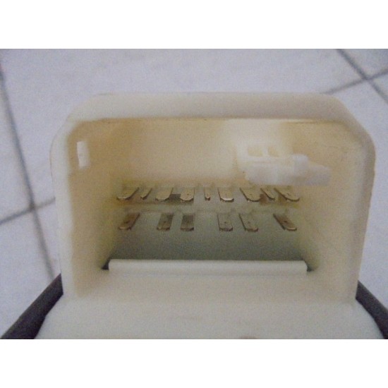 BUTOANE GEAMURI ELECTRICE STANGA FATA TOYOTA YARIS AN 2012-2016 BUTOANE GEAMURI ELECTRICE STANGA FATA TOYOTA YARIS AN 2012-2016