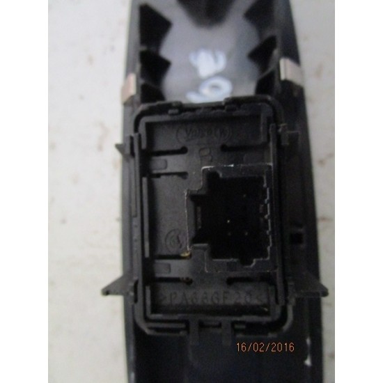 BUTON GEAM ELECTRIC DREAPTA FATA RENAULT MEGANE 2009-2013 BUTON GEAM ELECTRIC DREAPTA FATA RENAULT MEGANE 2009-2013