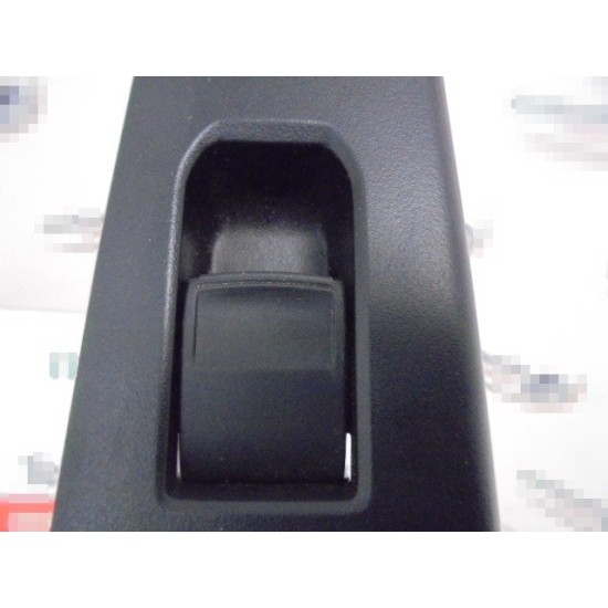 BUTON GEAM ELECTRIC DREAPTA FATA TOYOTA YARIS 2012-2017 BUTON GEAM ELECTRIC DREAPTA FATA TOYOTA YARIS 2012-2017