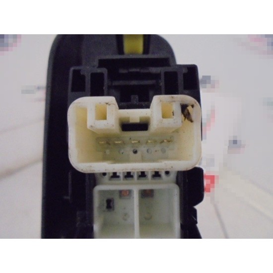 BUTON GEAM ELECTRIC DREAPTA FATA TOYOTA YARIS 2012-2017 BUTON GEAM ELECTRIC DREAPTA FATA TOYOTA YARIS 2012-2017