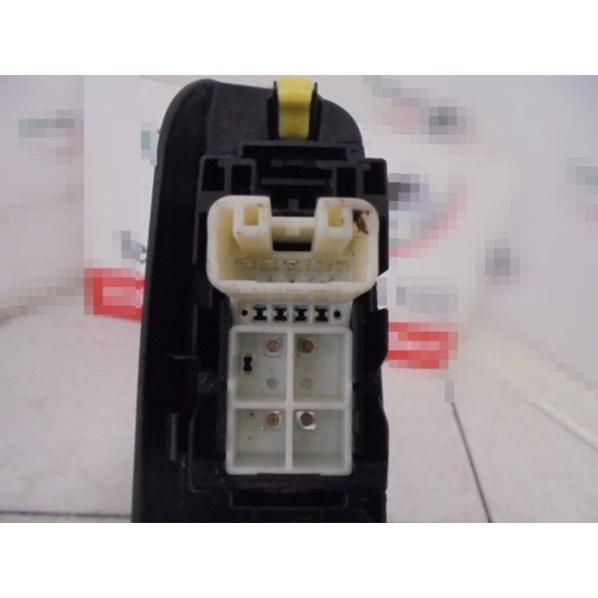 BUTON GEAM ELECTRIC DREAPTA FATA TOYOTA YARIS 2012-2017 BUTON GEAM ELECTRIC DREAPTA FATA TOYOTA YARIS 2012-2017