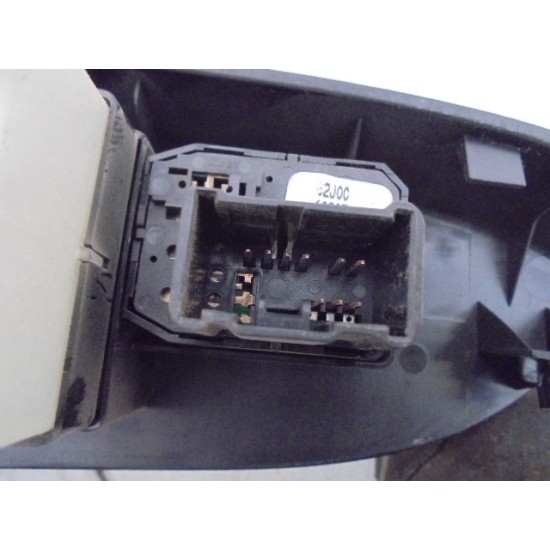 BUTOANE GEAMURI ELECTRICE STANGA FATA SUZUKI SX4 2006-2015 BUTOANE GEAMURI ELECTRICE STANGA FATA SUZUKI SX4 2006-2015
