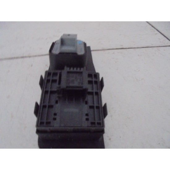BUTOANE GEAMURI ELECTRICE STANGA FATA AUDI A1 2010-2016 BUTOANE GEAMURI ELECTRICE STANGA FATA AUDI A1 2010-2016