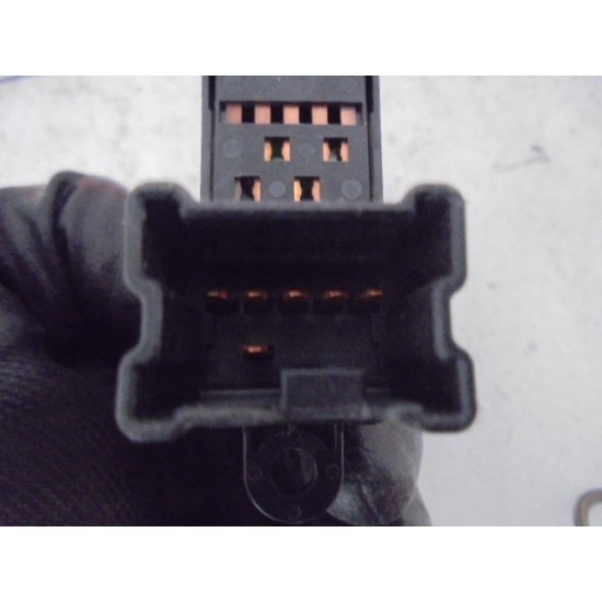 BUTON GEAM ELECTRIC STANGA/DREAPTA SPATE NISSAN PATHFINDER 2005-2010 BUTON GEAM ELECTRIC STANGA/DREAPTA SPATE NISSAN PATHFINDER 2005-2010