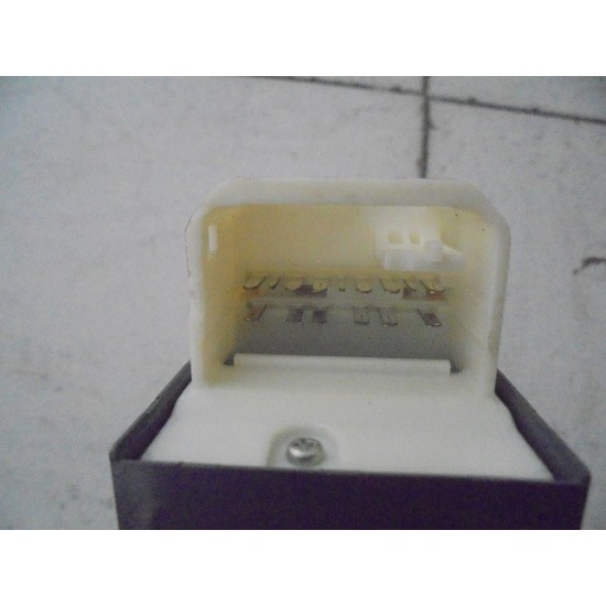 BUTOANE GEAMURI ELECTRICE STANGA FATA TOYOTA YARIS 2012-2017 BUTOANE GEAMURI ELECTRICE STANGA FATA TOYOTA YARIS 2012-2017