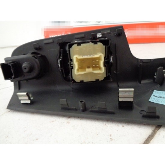 BUTOANE GEAMURI ELECTRICE STANGA FATA RENAULT TRAFIC 2006-2020 BUTOANE GEAMURI ELECTRICE STANGA FATA RENAULT TRAFIC 2006-2020