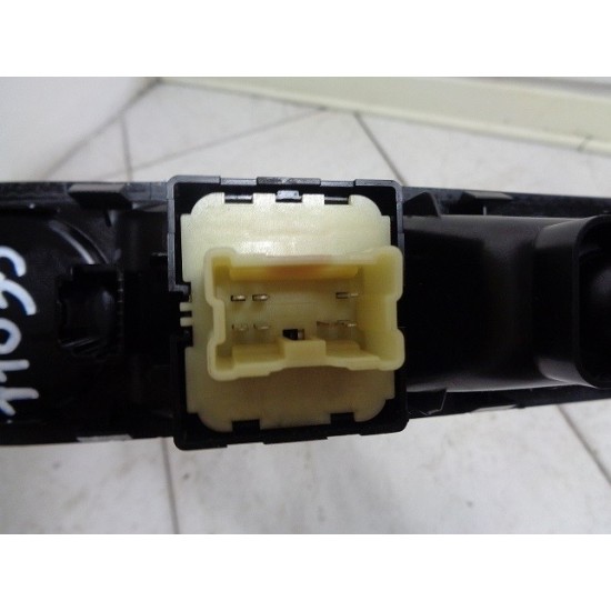 BUTOANE GEAMURI ELECTRICE STANGA FATA RENAULT TWINGO 2014-2020 BUTOANE GEAMURI ELECTRICE STANGA FATA RENAULT TWINGO 2014-2020